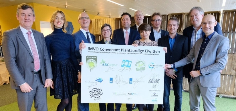 Convenant IMVO plantaardige eiwitten Henk Schouten - Schouten sluit IMVO Convenant op Nationale Voedseltop