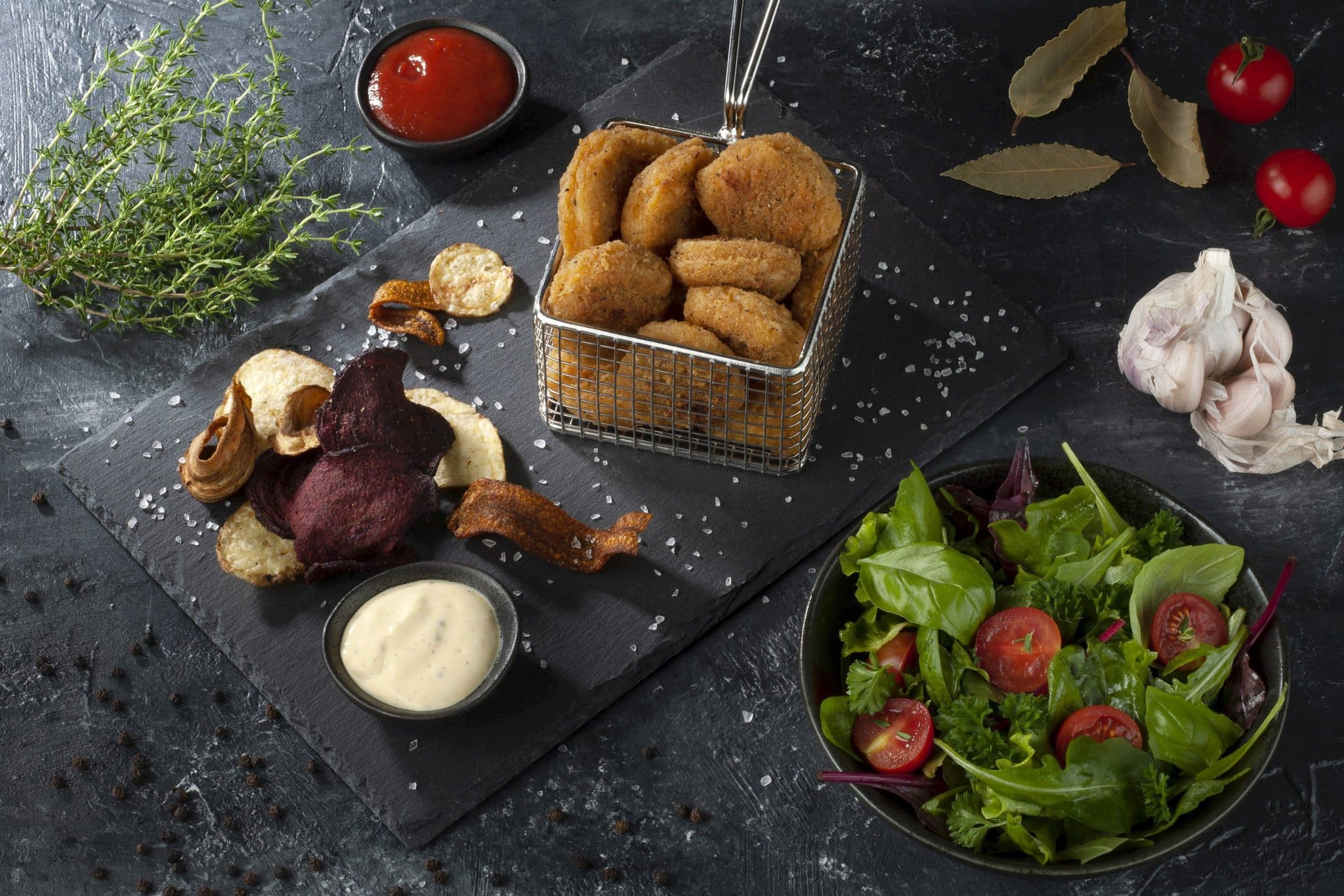 Voorgegaarde en gepaneerde veganistische nuggets op basis van plantaardige eiwitten. Diepvries.