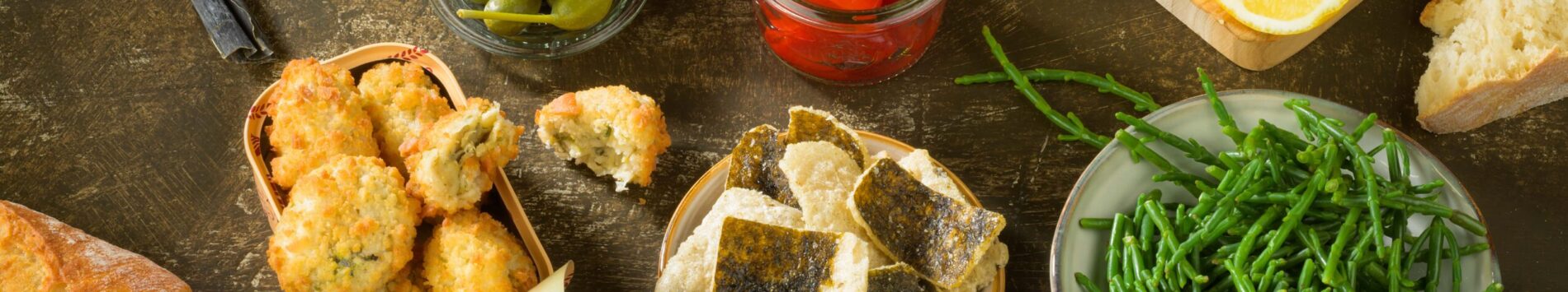 Vegan Sea Bites van Schouten geserveerd met zeegroenten, nori flakes en plantaardige dips op de PLMA 2025 in Amsterdam.Bezoek stand 7.D26 in Amsterdam.