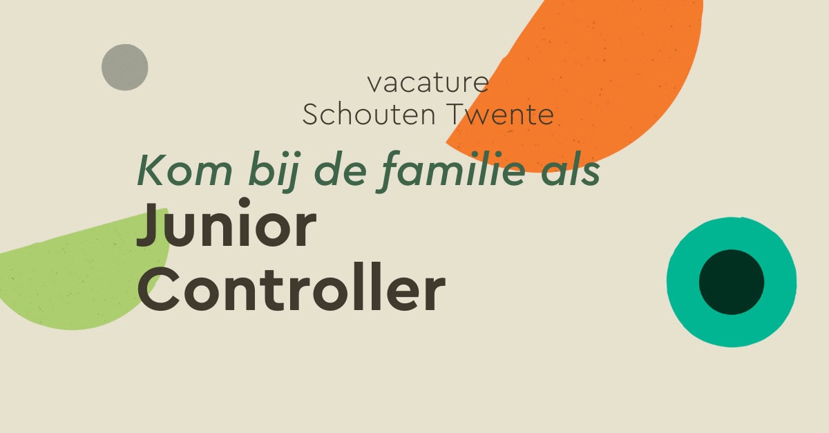 Visuele vacaturebanner van Schouten Twente met de tekst: “Kom bij de familie als Junior Controller”. Vrolijk ontwerp met abstracte vormen in groen, oranje en grijs.