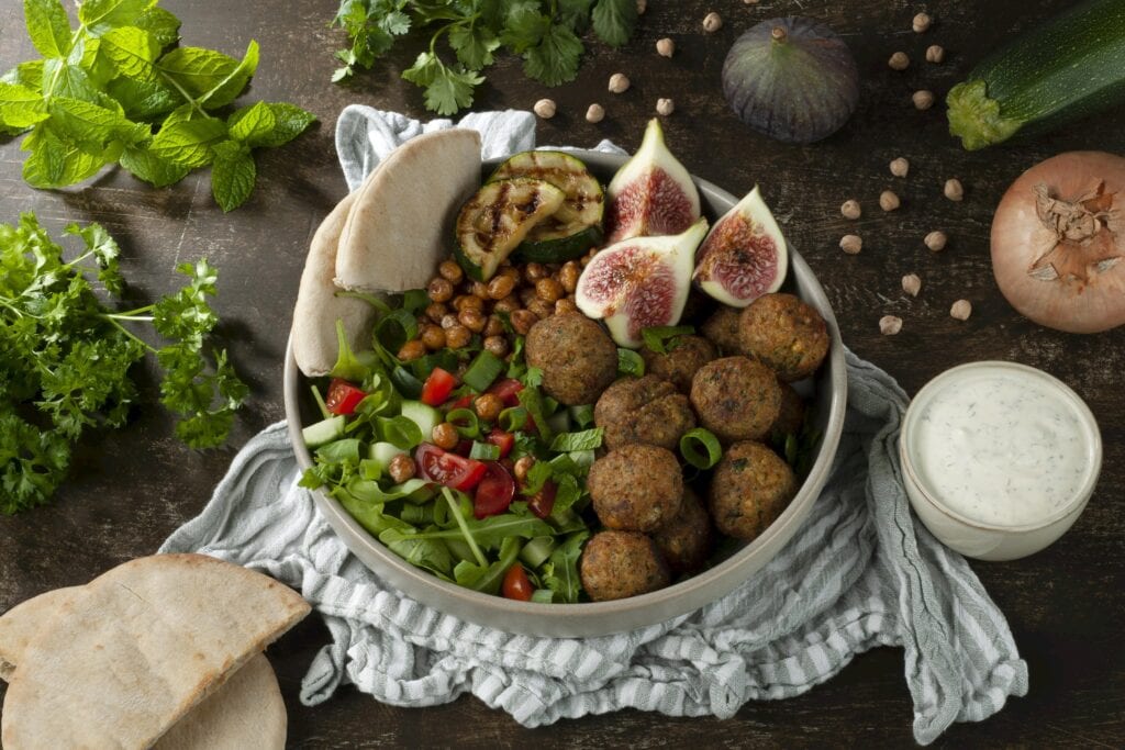 Voorgegaarde veganistische balletjes op basis van groene erwt.