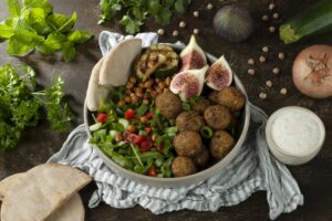Voorgegaarde veganistische balletjes op basis van groene erwt.