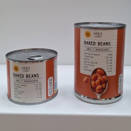 Baked beans with a short ingredient list as a clear example of transparent packaging.