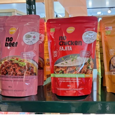 Plant-based no beef and no chicken meal components for quick preparation.