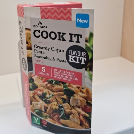 Creamy Cajun Pasta Flavour Kit as convenience between cooking and ready meals.