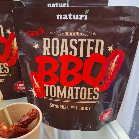 Roasted BBQ tomatoes as a flavourful snack with a bold barbecue positioning.
