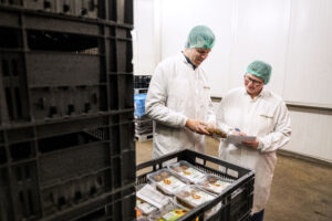 Kwaliteitsteam Schouten Twente controle ronde vriezer